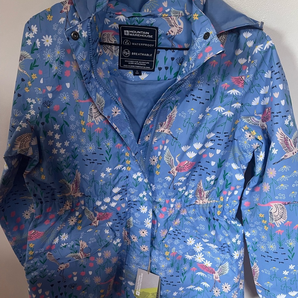 Brand new rain coat in size 13 years old girl